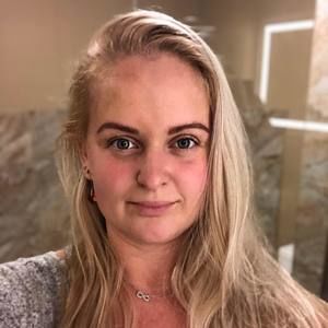 Meet your Posher, Faustína